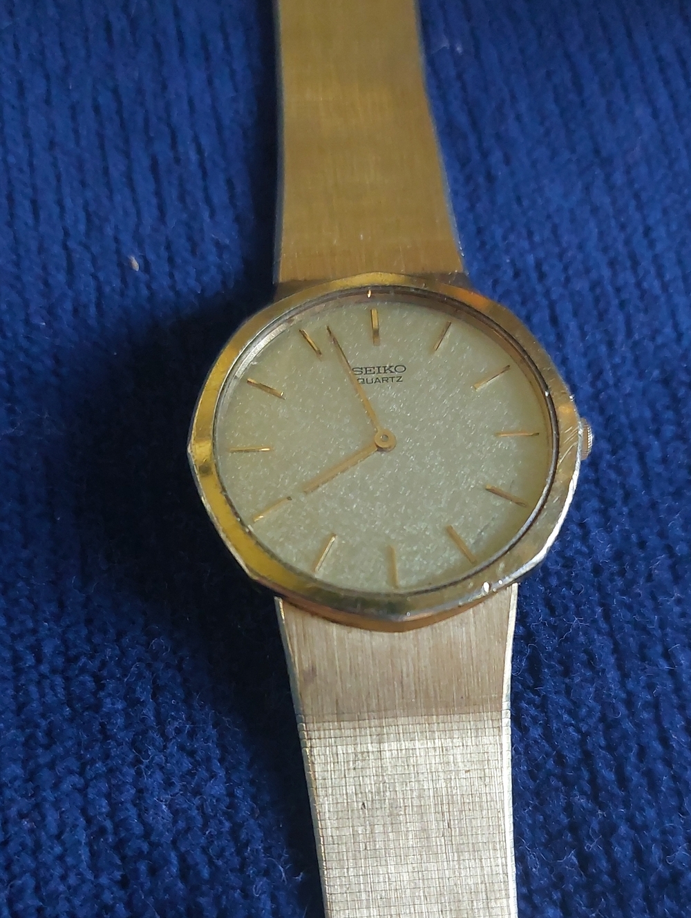 VTG 1983 Seiko Quartz Men’s Watch Gold Tone Textured Mesh Dial 7430-6000 Unisex